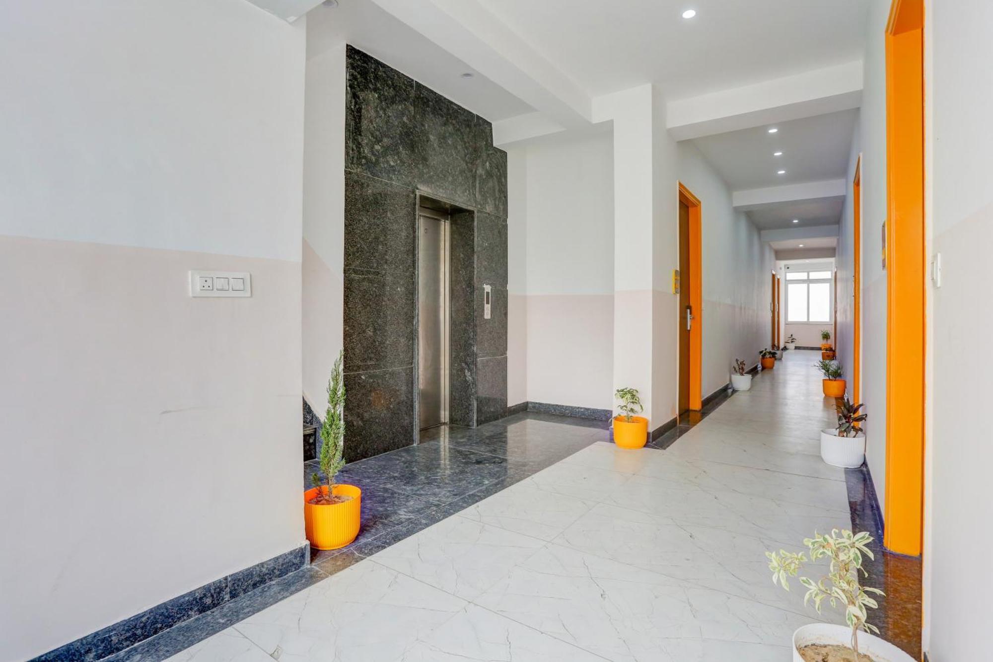 Super Townhouse Sector 69 Gurgaon Ξενοδοχείο Εξωτερικό φωτογραφία