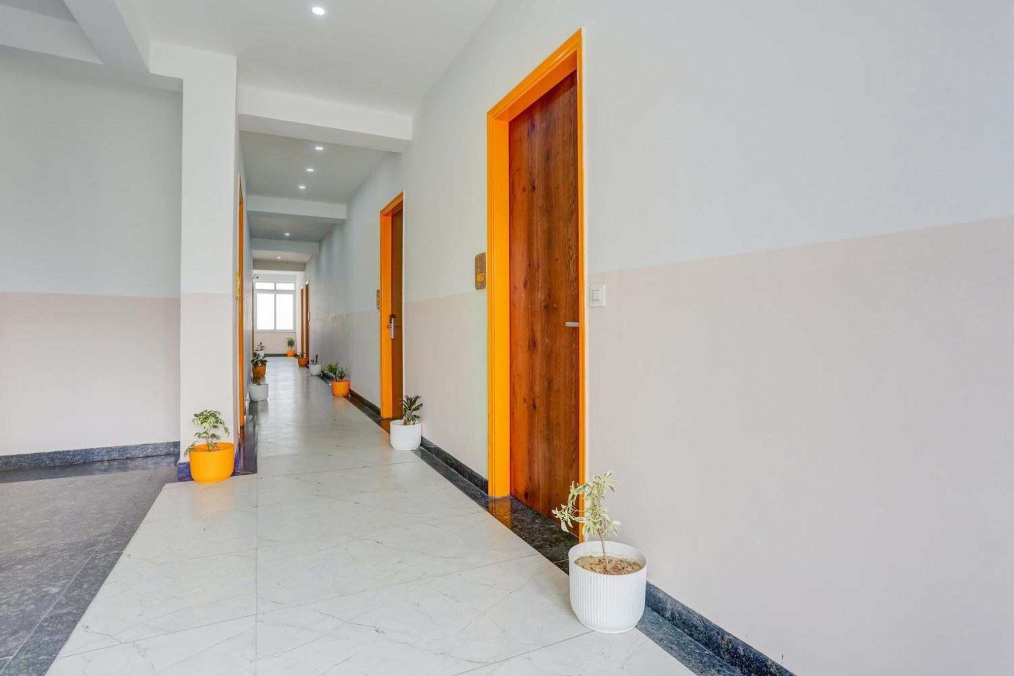Super Townhouse Sector 69 Gurgaon Ξενοδοχείο Εξωτερικό φωτογραφία